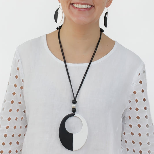 Oval Victoria Black White Pendant