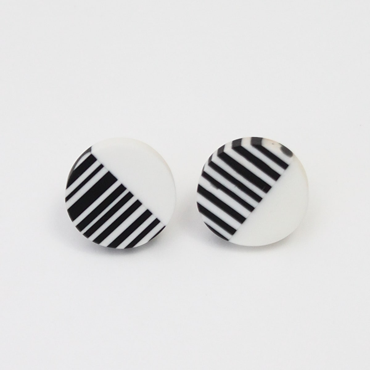 AE20E04 WHITE