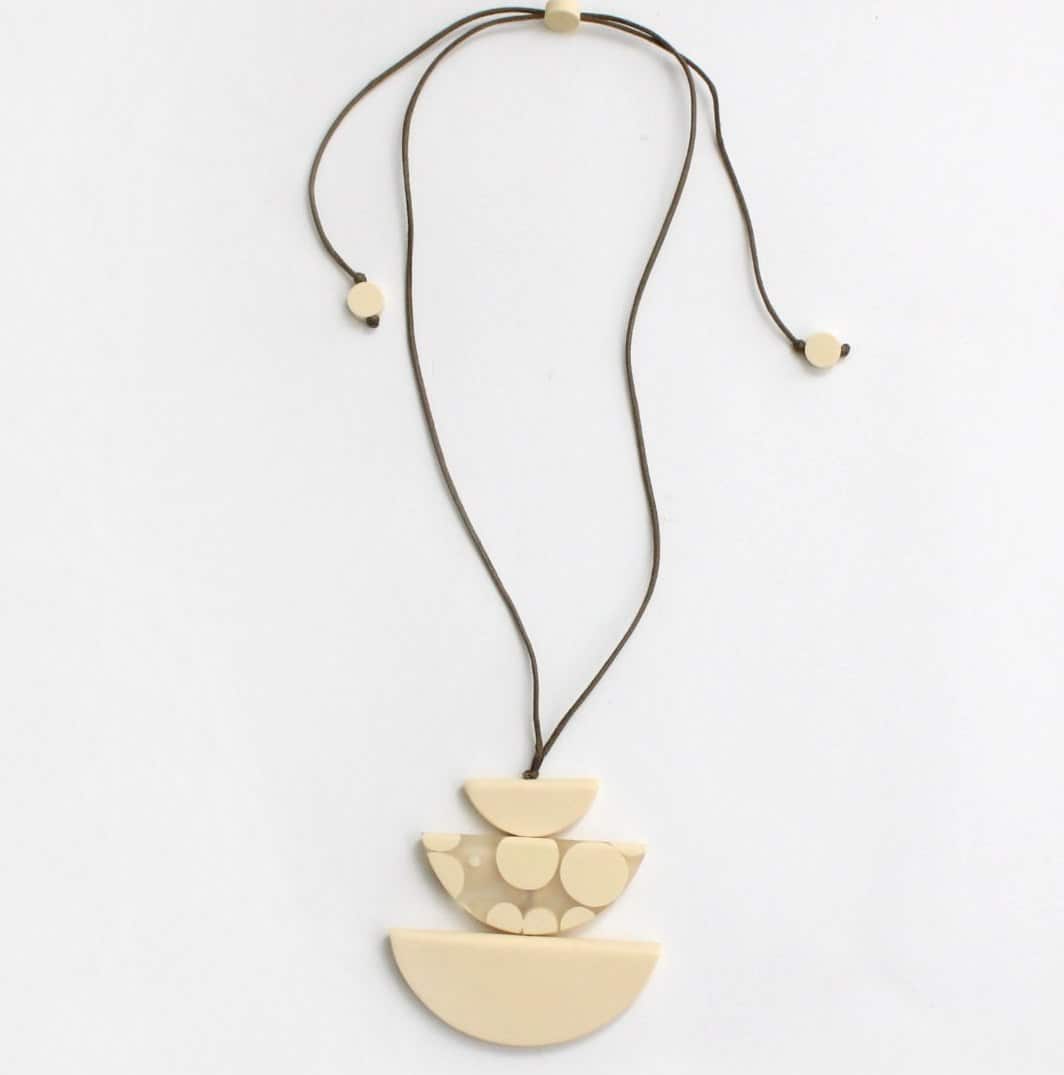 cream pendent necklace