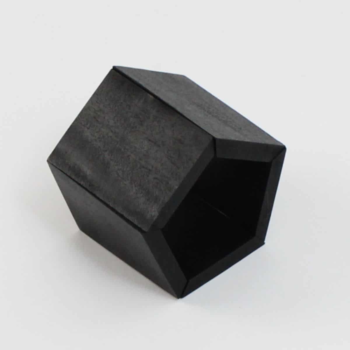 EW19B02 Black-