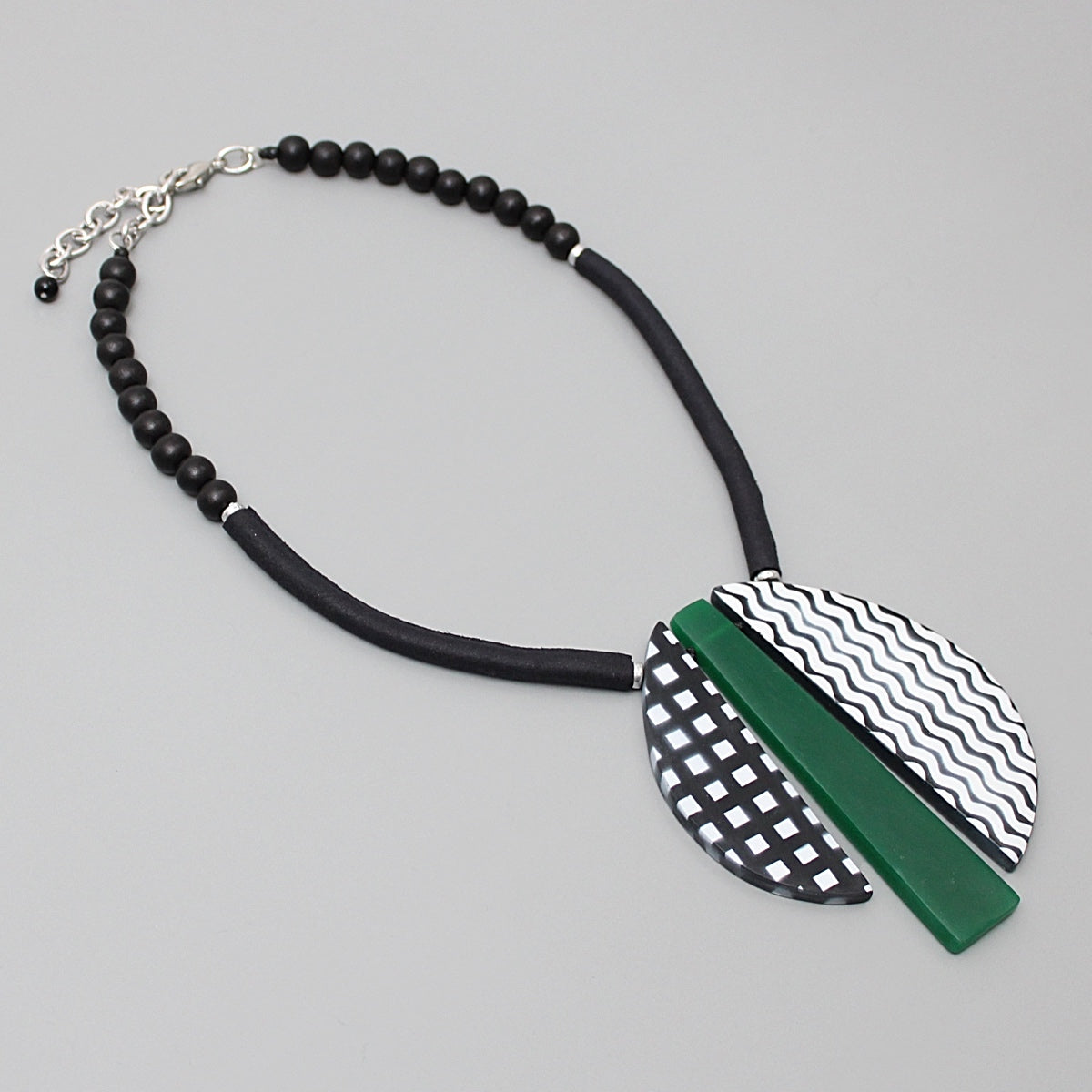 Emerald Lunetta Necklace