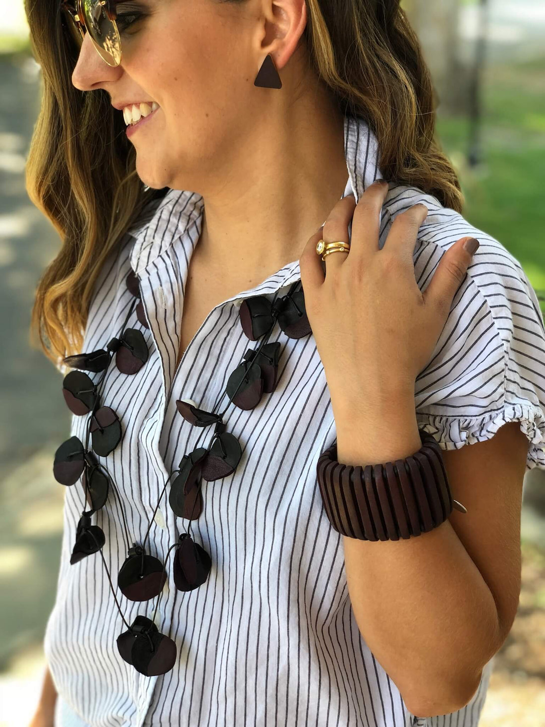 How to wear statement jewelry 101