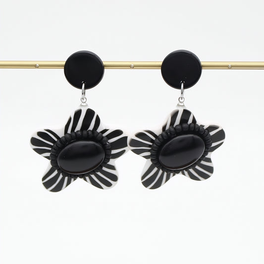 Black Blossom Daisy Earrings