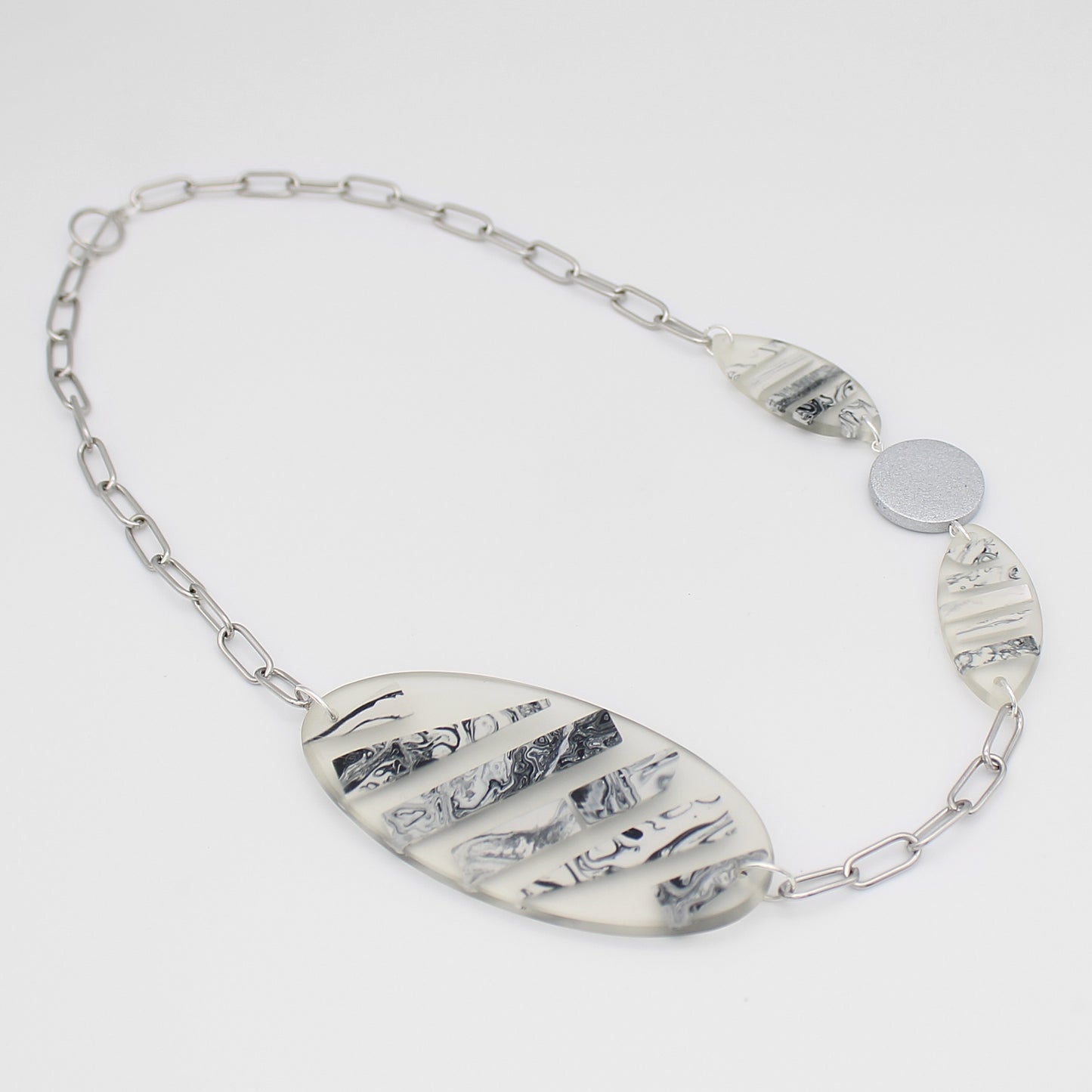 Frosted Resin and Chain Necklace