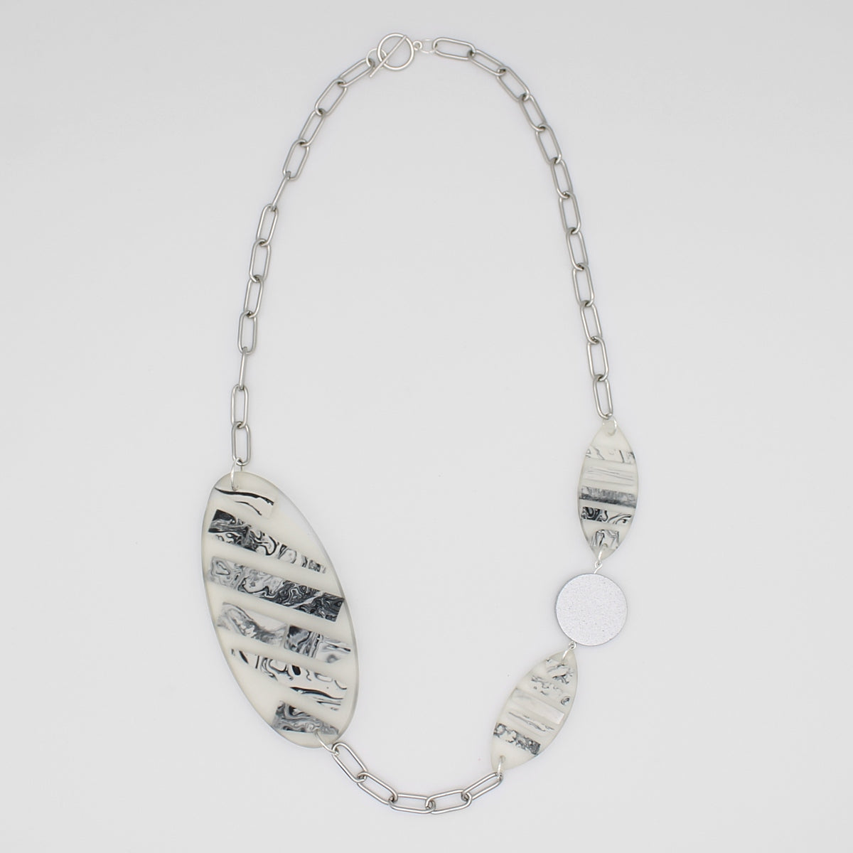 Frosted Resin and Chain Necklace