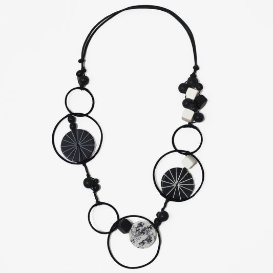 Monochromatic Hayden Disk Necklace
